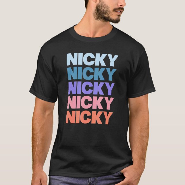 Camiseta Texto Repetido Moderno Nicky (Frente)