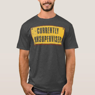 Camiseta Texto retrô vintage atualmente sem supervisão