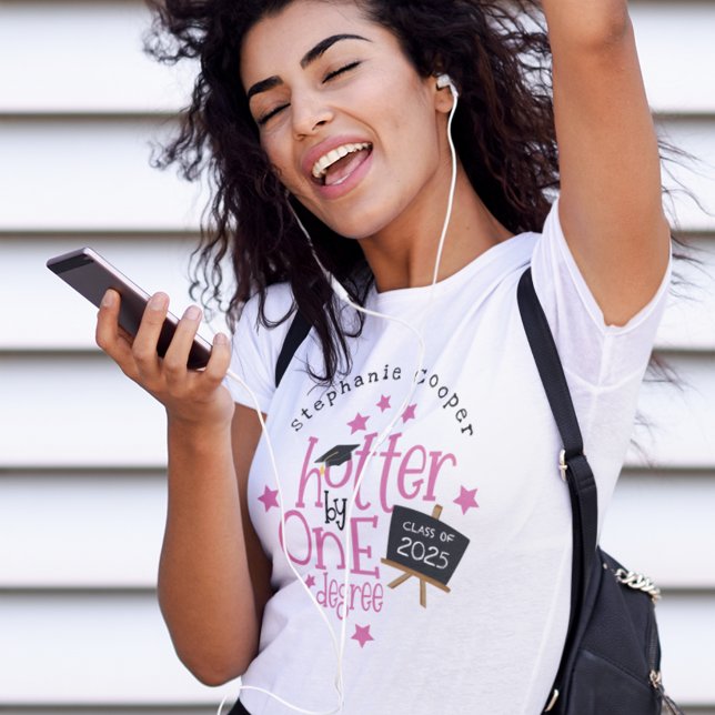 Camiseta Texto Rosa De Formando Divertido 2025 Mais Quente  (Criador carregado)