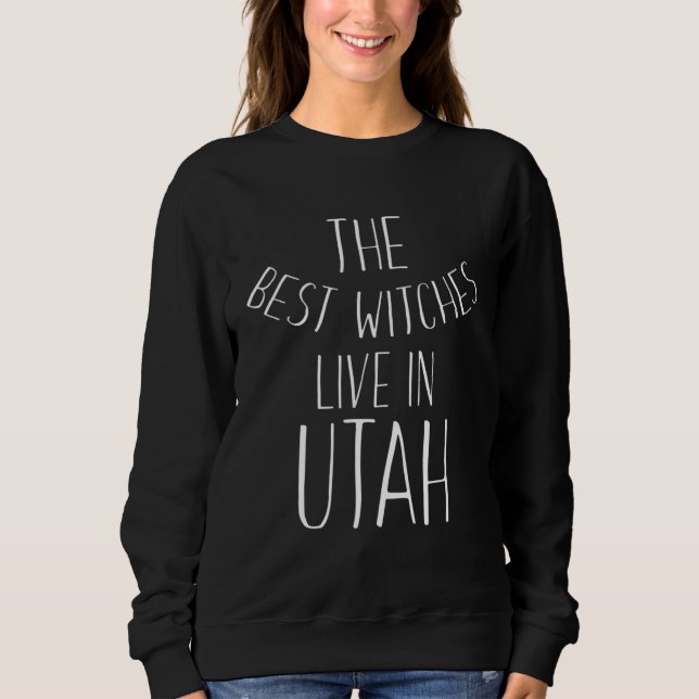 Camiseta The Best Witches Live In Utah   Halloween (Frente)