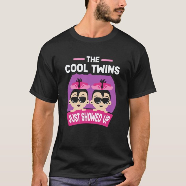 Camiseta The Cool Twins Just Showed Up Sarcastic Twin Humor (Frente)