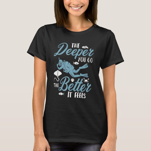 Camiseta The Deeper You Go The Better It Feels Scuba Diver  (Frente)
