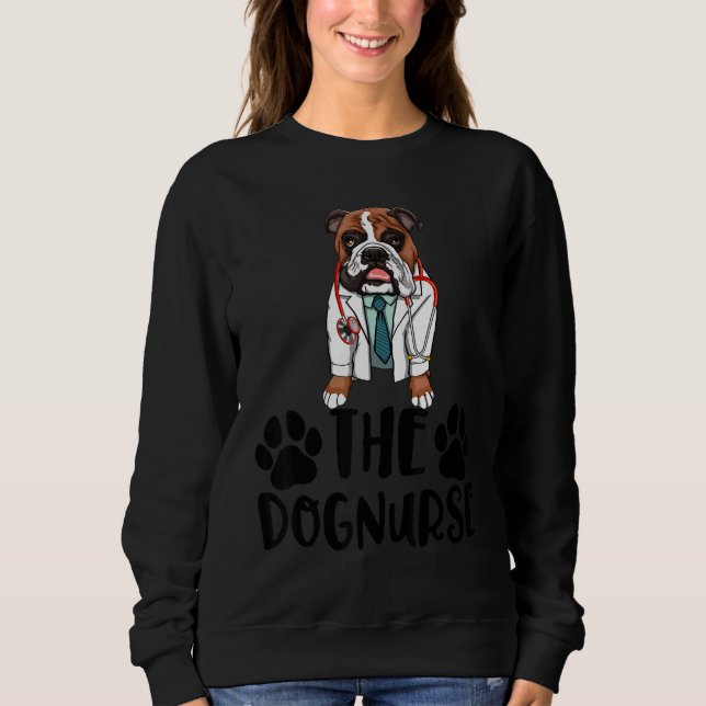 Camiseta The Dog Nurse Bulldog   Women Love Doggy Doctor (Frente)
