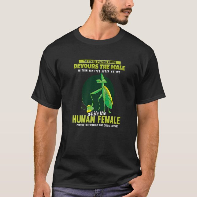 Camiseta The Female Praying Mantis Devours  Men Praying Man (Frente)
