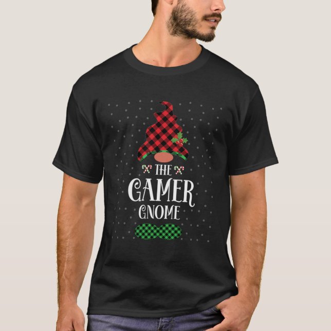 Camiseta The Gamer gnome Christmas red green plaid pattern (Frente)