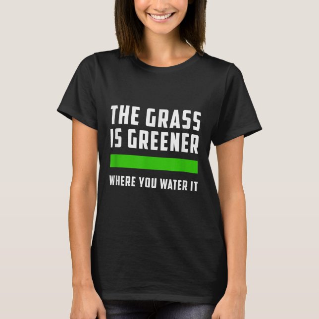 Camiseta The Gr Is Greener Where You Water It, Motivational (Frente)