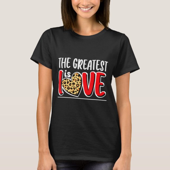 Camiseta The Greatest Is Love Valentines Day Leopard Heart  (Frente)