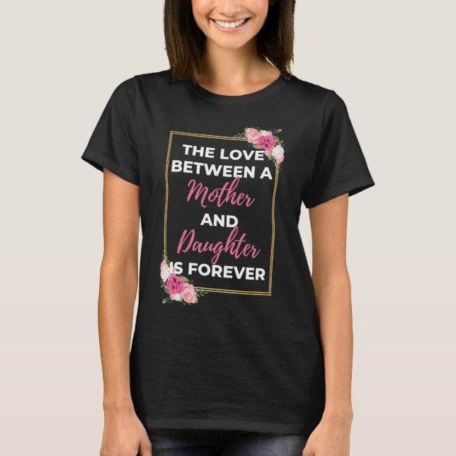Camiseta The Love Between A Mother And Daughter Is Forever (Frente)