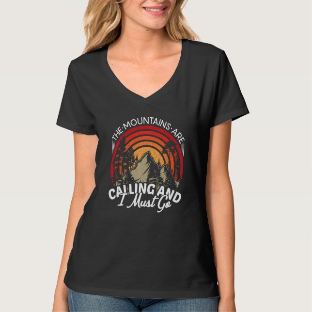 Camiseta The Mountains Are Calling And I Must Go Premium (Frente)
