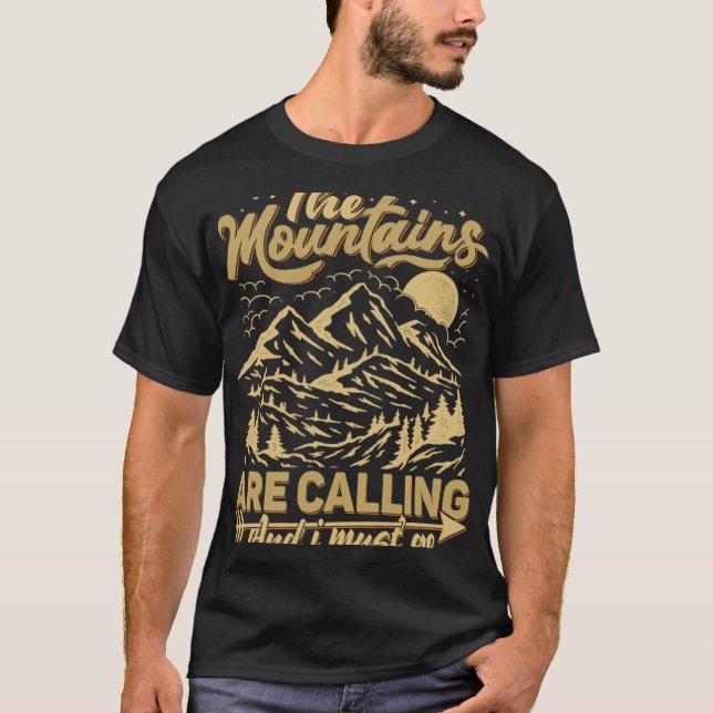 Camiseta The Mountains Are Calling & I Must Go  Mountains Q (Frente)