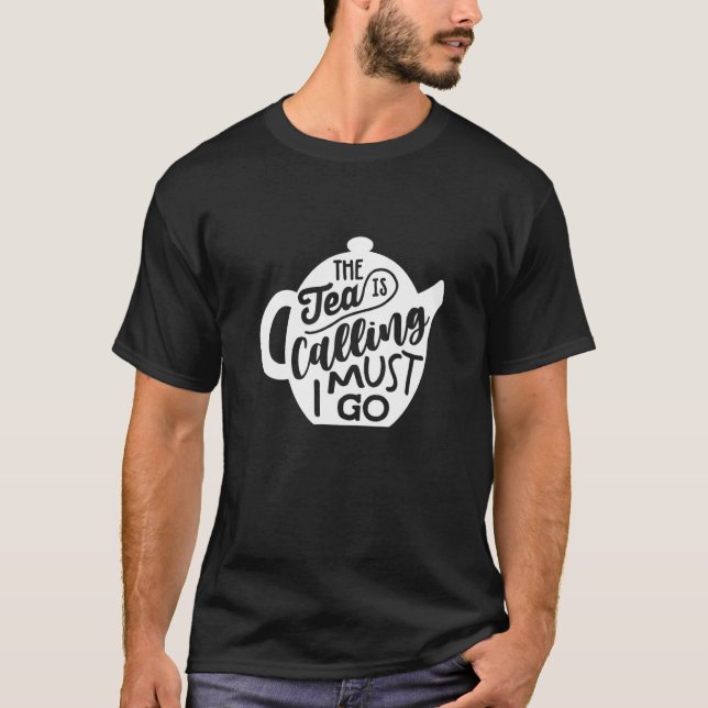Camiseta The Tea Is Calling So I Must Go Tea   Tea Drinker  (Frente)