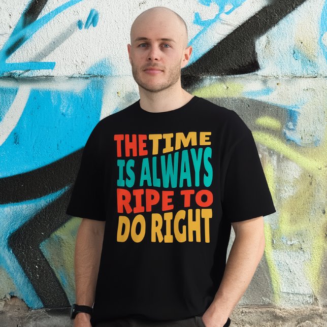 Camiseta The Time is Always Ripe to Do Right MLK Quote (Criador carregado)