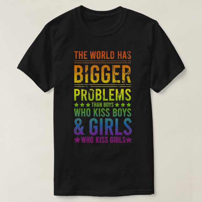 Camiseta The World Has Bigger Problems Gay Pride Lesbian  (Frente do Design)