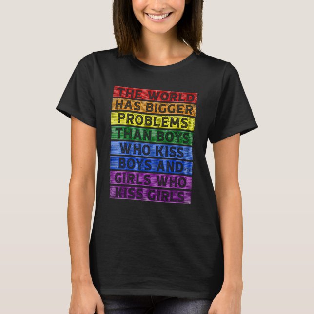 Camiseta The World Has Bigger Problems LGBT Gay Pride Flag  (Frente)
