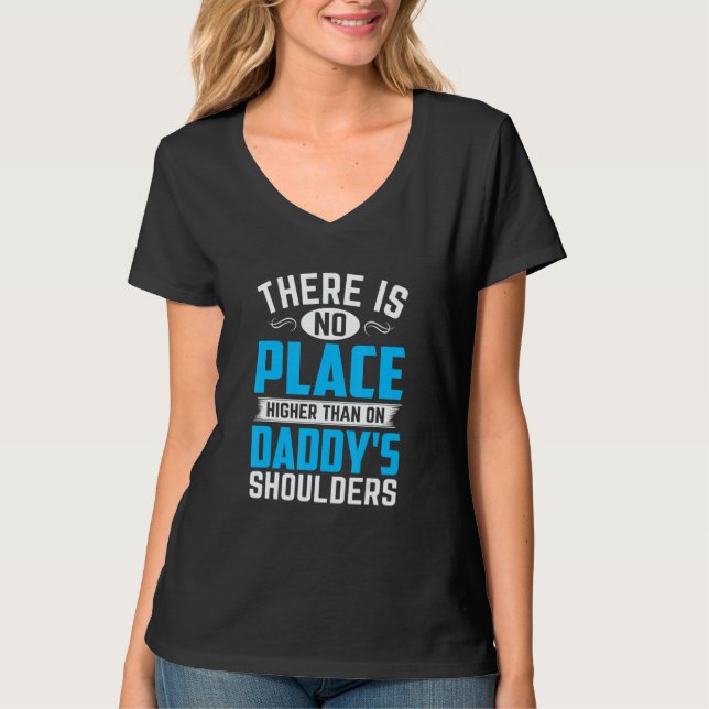 Camiseta There Is No Place Higher Than On Daddy's Shoulders (Frente)