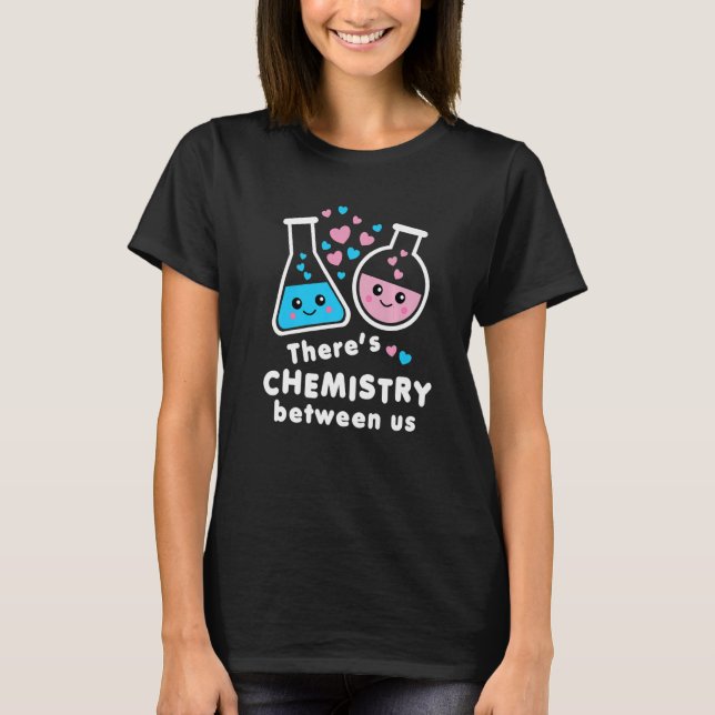 Camiseta There's Chemistry Between Us Funny Science Valenti (Frente)