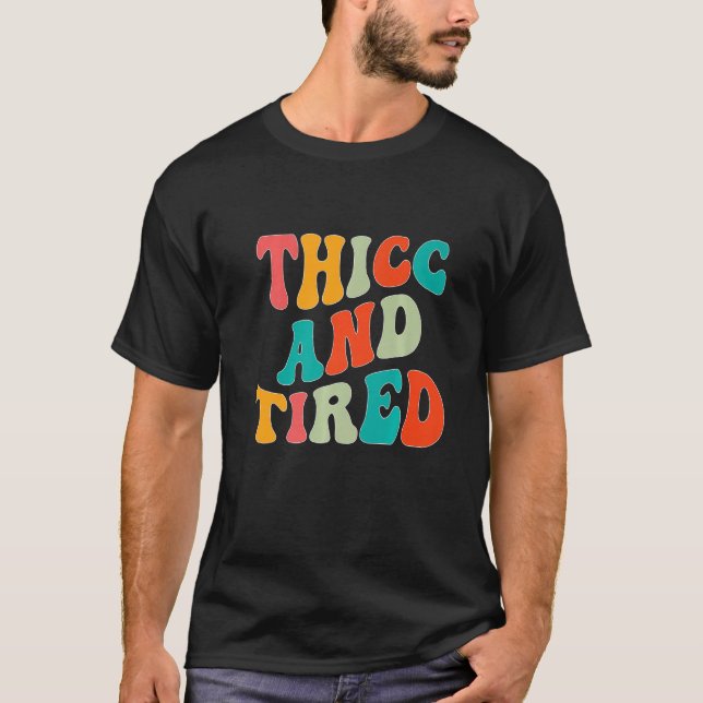 Camiseta Thicc And Tired Saying Groovy Thicc & Tired Women  (Frente)