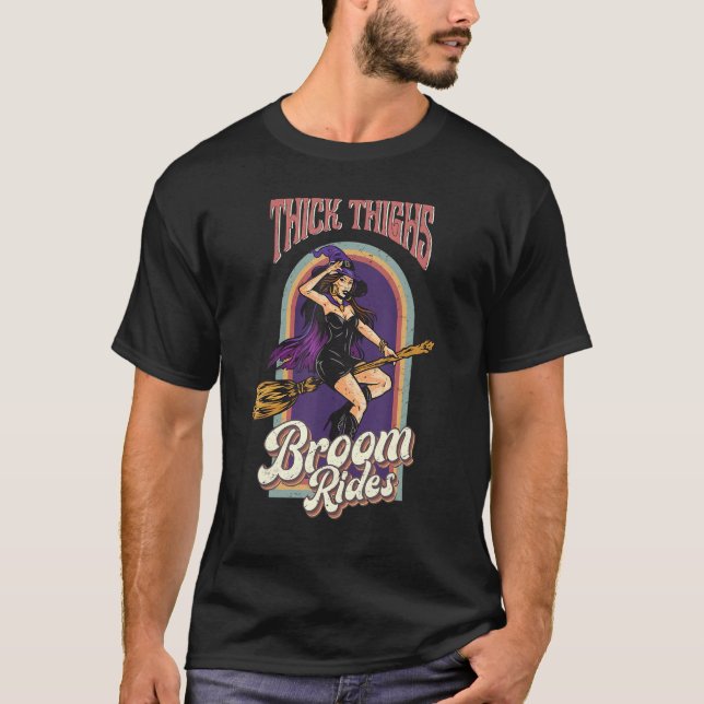 Camiseta Thick Broom Rides Witch Halloween Party Co (Frente)