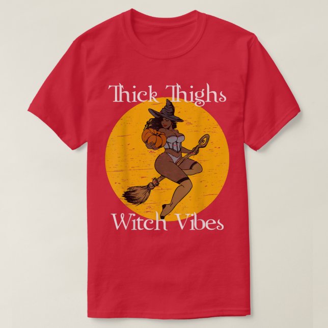 Camiseta Thick Thighch Witch Vibes Witch Halloween Party Bl (Frente do Design)
