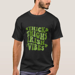 Camiseta Thick Thighes Irish Vibes Vintage Shamrock Rua Pat
