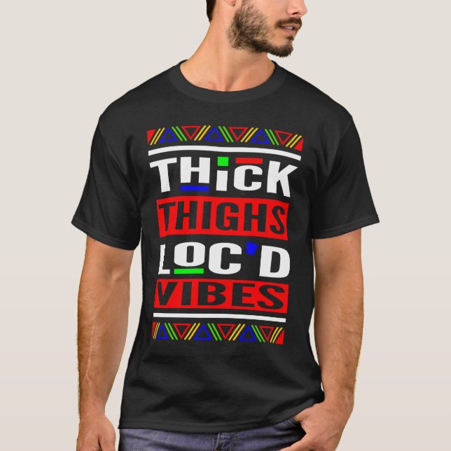 Camiseta Thick Thighs Loc'd Vibes Loc'd Up (Frente)
