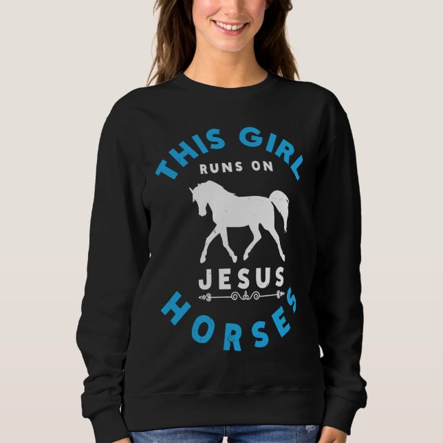 Camiseta This Girl Runs On Jesus And Horses Equestrian Hors (Frente)