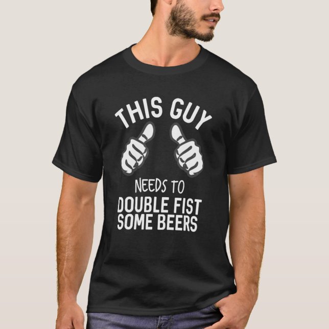 Camiseta This Guy Needs To Double Fist Some Beers Funny Bee (Frente)