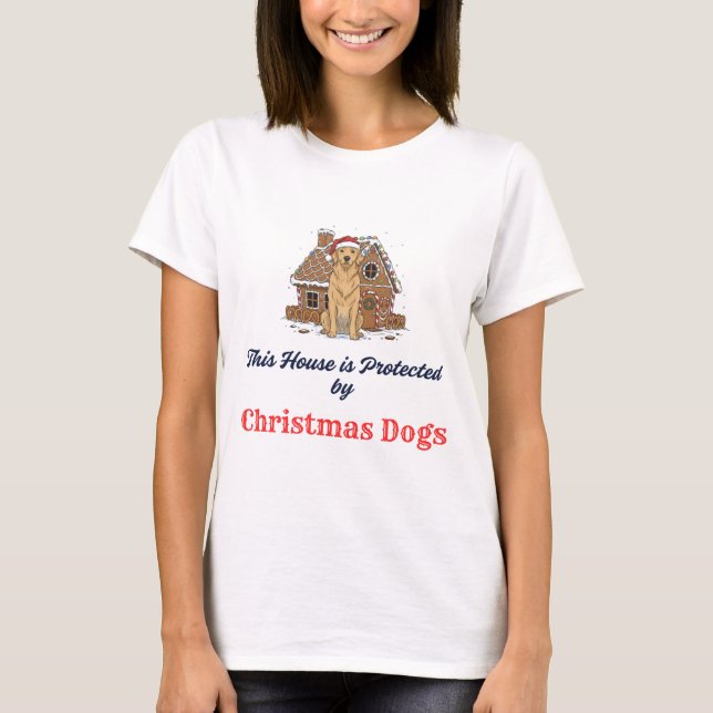 Camiseta 🏠 This House is Protected by Christmas Dogs  (Frente)