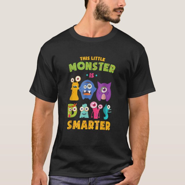 Camiseta This Little Monster is 100 Days Smarter School Kid (Frente)