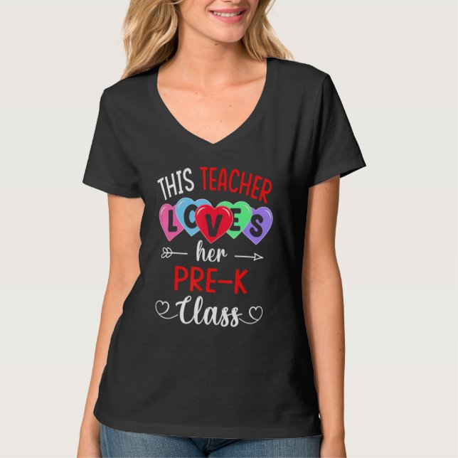 Camiseta THIS TEACHER LOVES HER PRE-K CLASS Shirts Valentin (Frente)