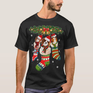 Camiseta Three Cavalier King Charles In Sock Christmas