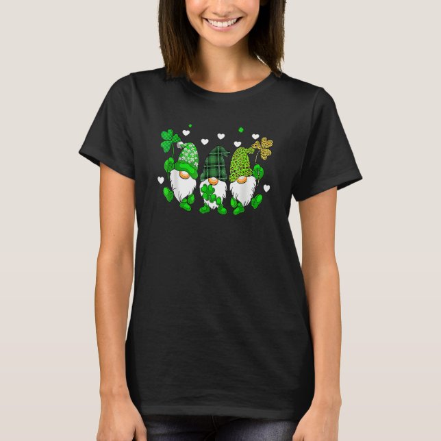 Camiseta Three Gnomes Holding Shamrock Leopard Plaid St Pat (Frente)
