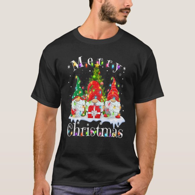 Camiseta Three Gnomes Matching Family Merry Christmas Tree  (Frente)