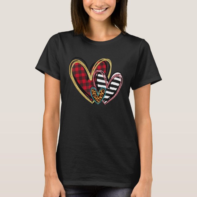 Camiseta Three Hearts Leopard Buffalo Plaid Valentine's day (Frente)