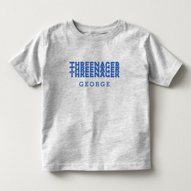 Camiseta Threenager Nome em Letra Retrô Azul Texto (Frente)