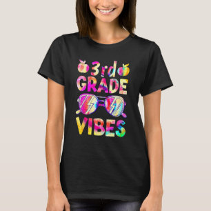 Camiseta Tie Dye 3rd Grade Vibes Professora Primeiro Dia Da