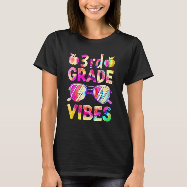 Camiseta Tie Dye 3rd Grade Vibes Professora Primeiro Dia Da (Frente)