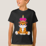 Camiseta Tiger Birthday Cake<br><div class="desc">Este design é o presente perfeito para um aniversário,  Natal e outras celebrações. É adequado para mulheres,  homens e crianças.</div>
