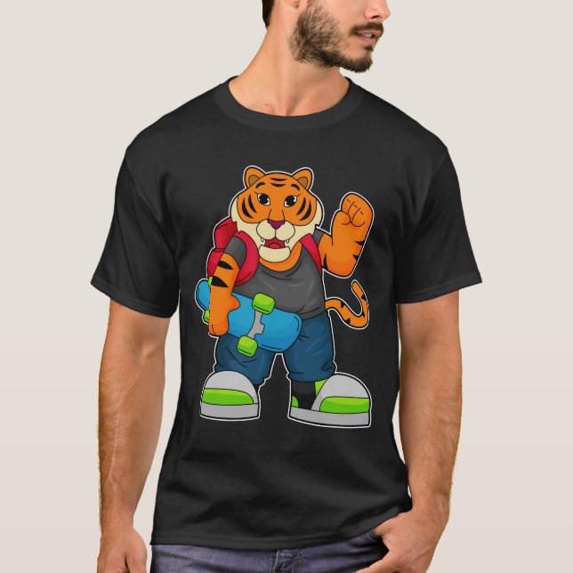 Camiseta Tigre como skater com skate (Frente)