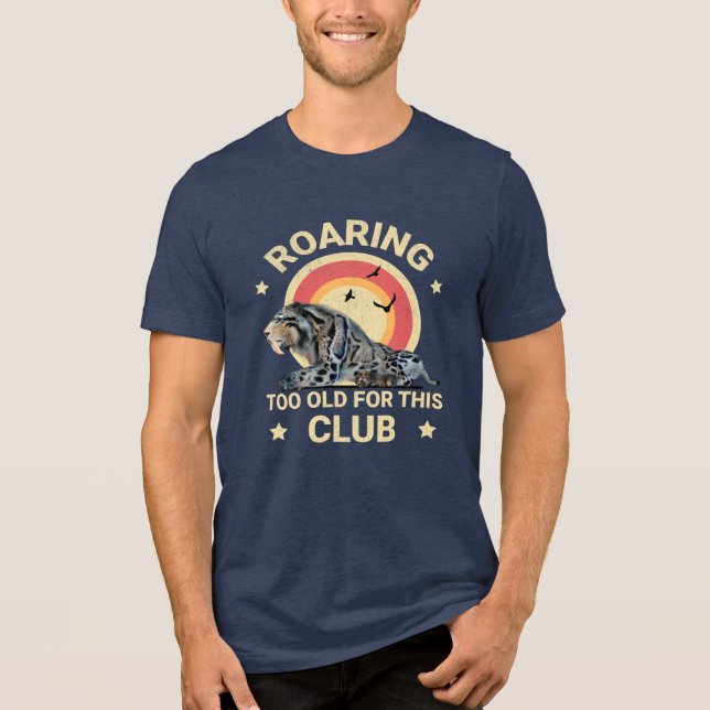 Camiseta Tigre Dente de Sabre Engraçado Velho Demais Clube  (Frente)