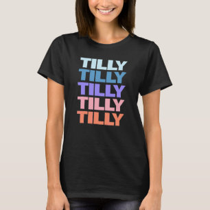 Camiseta Tilly de Texto Repetido Moderno