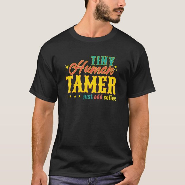 Camiseta Tiny Human Tamer Apenas Adicione O Carnaval Do Pro (Frente)