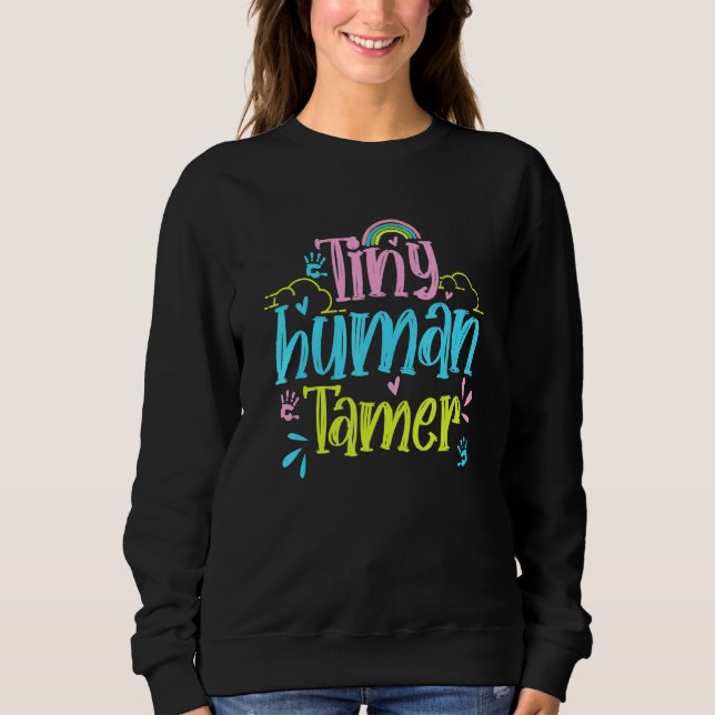 Camiseta Tiny Human Tamer - Provedora de Cuidados de Dia Na (Frente)