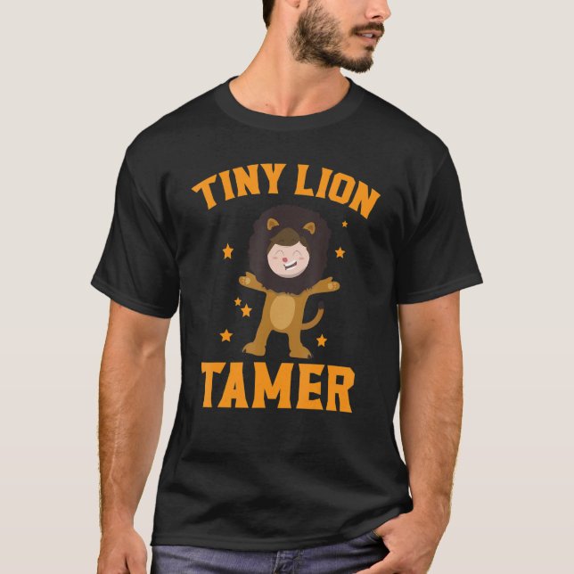 Camiseta Tiny Lion Tamer Circus Funcionarios Figurino Carna (Frente)
