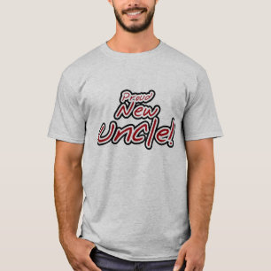 Camiseta Tio Novo Orgulhoso - Texto Vermelho e Preto