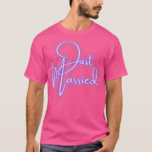 Camiseta Tipo Manuscrito Anunciando Casal Recém-Casado Roxo