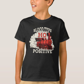 Camiseta Tipo Sanguíneo O Conjunto Positivo para um Modelo
