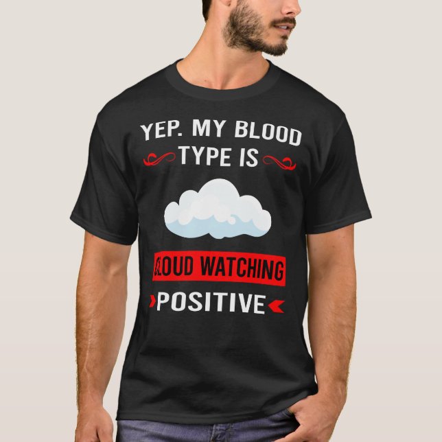 Camiseta Tipo Sanguíneo Observando Nuvens (Frente)