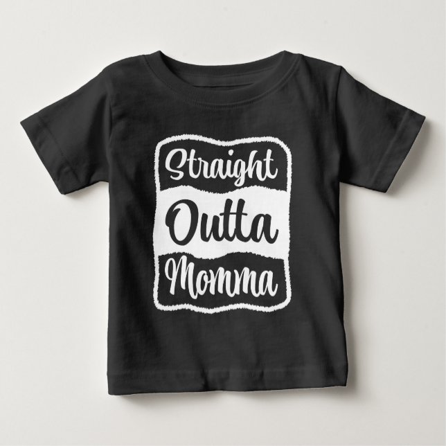 Camiseta Tipografia Branca do hetero Outta Momma (Frente)