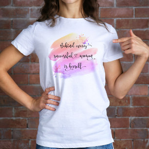 Camiseta Tipografia Chic Pink Watercolor "Mulher Bem-sucedi